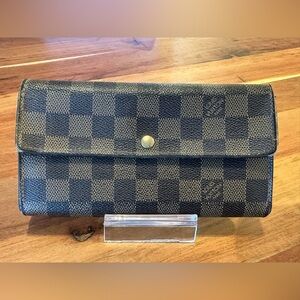 Authentic Louis Vuitton Damier Sarah Wallet